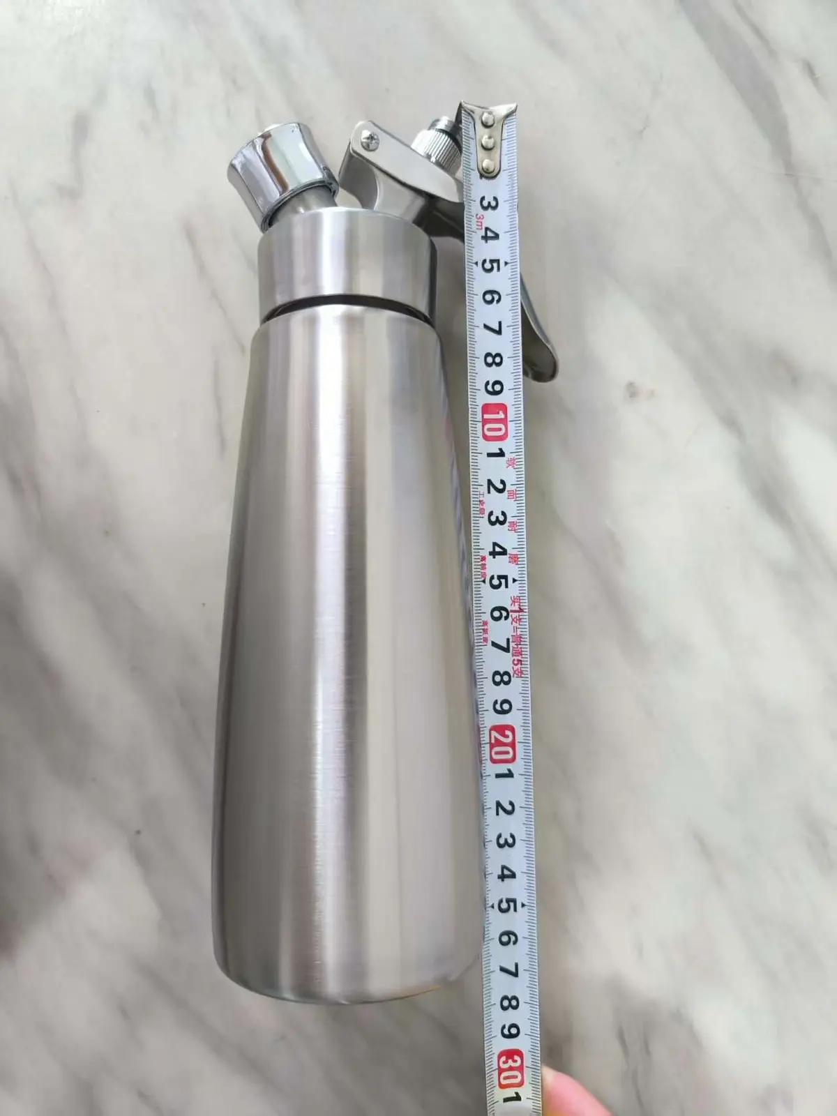 MOWXI inspector measuring the overall height of an MX-500AB cream whipper